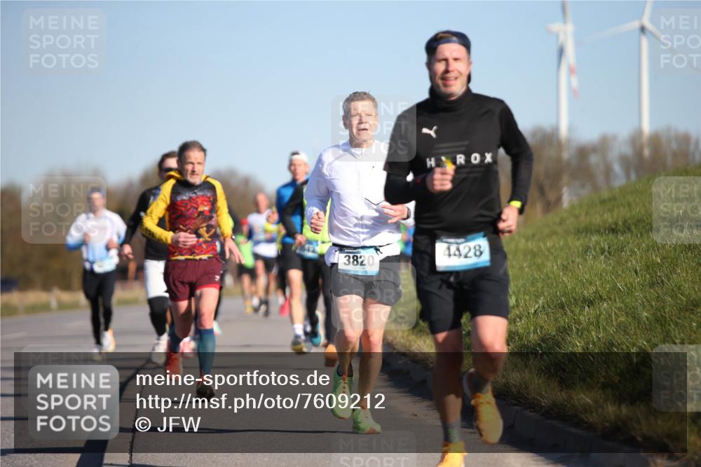 06.04.2025 - 44. Internationalen Wilhelmsburger Insellauf Jannik Wohlers http://msf.ph/oto/7609212 06.04.2025 09:23:10 Laufen 3820, 4428 meine-sportfotos.de