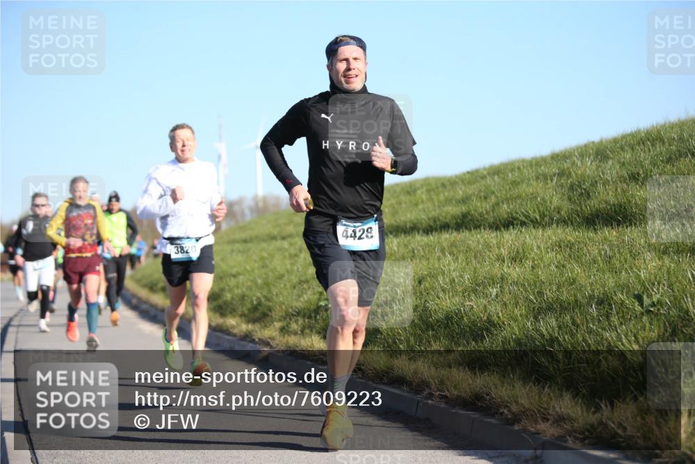 06.04.2025 - 44. Internationalen Wilhelmsburger Insellauf Jannik Wohlers http://msf.ph/oto/7609223 06.04.2025 09:23:12 Laufen 3820, 4428 meine-sportfotos.de