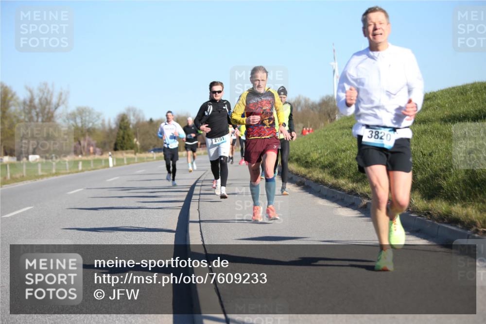 06.04.2025 - 44. Internationalen Wilhelmsburger Insellauf Jannik Wohlers http://msf.ph/oto/7609233 06.04.2025 09:23:13 Laufen 3591, 3820 meine-sportfotos.de