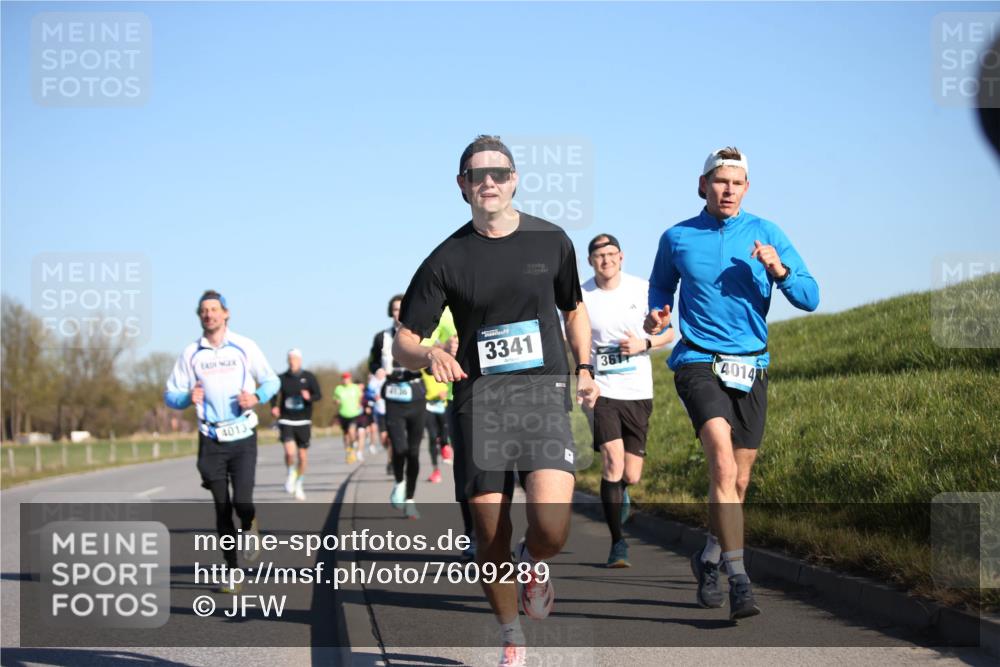 06.04.2025 - 44. Internationalen Wilhelmsburger Insellauf Jannik Wohlers http://msf.ph/oto/7609289 06.04.2025 09:23:18 Laufen 4013, 3341, 361, 4014 meine-sportfotos.de