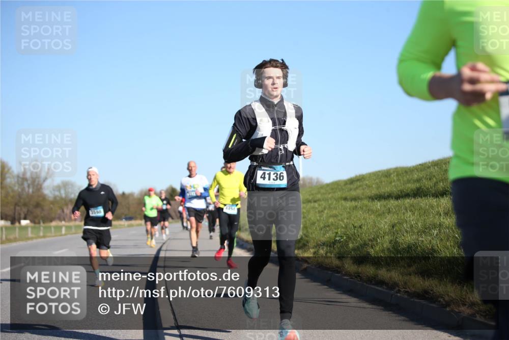 06.04.2025 - 44. Internationalen Wilhelmsburger Insellauf Jannik Wohlers http://msf.ph/oto/7609313 06.04.2025 09:23:20 Laufen 3598, 4454, 4136 meine-sportfotos.de