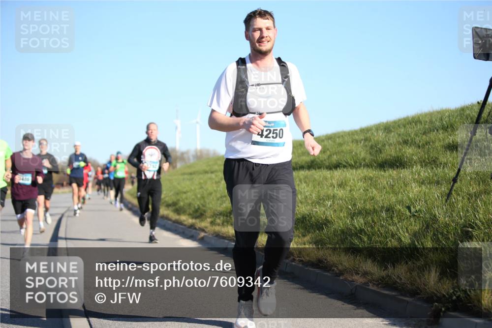 06.04.2025 - 44. Internationalen Wilhelmsburger Insellauf Jannik Wohlers http://msf.ph/oto/7609342 06.04.2025 09:23:25 Laufen 486, 3792, 4250 meine-sportfotos.de