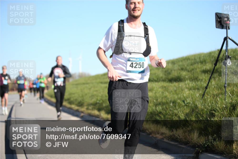 06.04.2025 - 44. Internationalen Wilhelmsburger Insellauf Jannik Wohlers http://msf.ph/oto/7609347 06.04.2025 09:23:25 Laufen 4250 meine-sportfotos.de