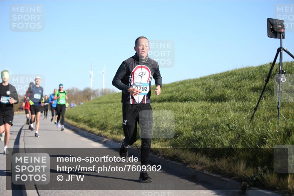 06.04.2025 - 44. Internationalen Wilhelmsburger Insellauf Jannik Wohlers http://msf.ph/oto/7609362 06.04.2025 09:23:27 Laufen 328, 3792 meine-sportfotos.de