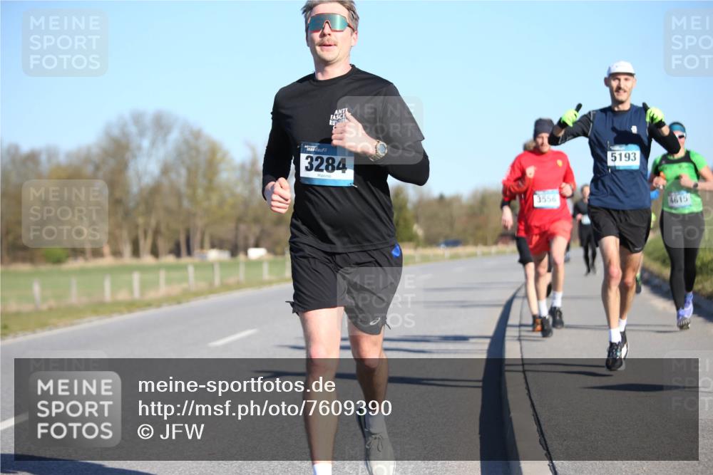 06.04.2025 - 44. Internationalen Wilhelmsburger Insellauf Jannik Wohlers http://msf.ph/oto/7609390 06.04.2025 09:23:28 Laufen 3284, 3556, 5193, 4615 meine-sportfotos.de