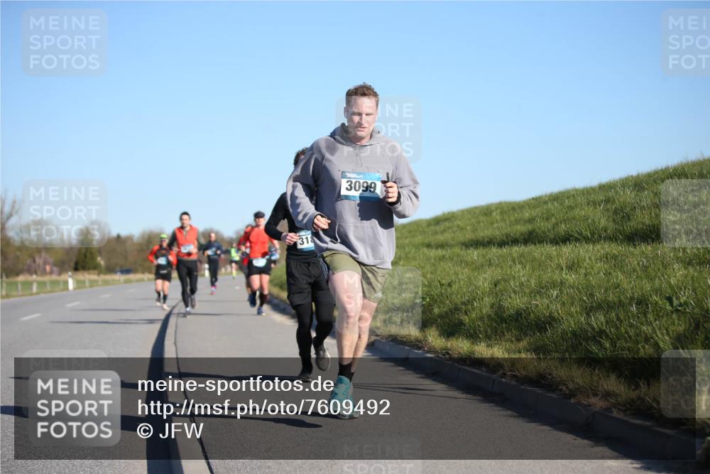 06.04.2025 - 44. Internationalen Wilhelmsburger Insellauf Jannik Wohlers http://msf.ph/oto/7609492 06.04.2025 09:23:36 Laufen 318, 3099 meine-sportfotos.de