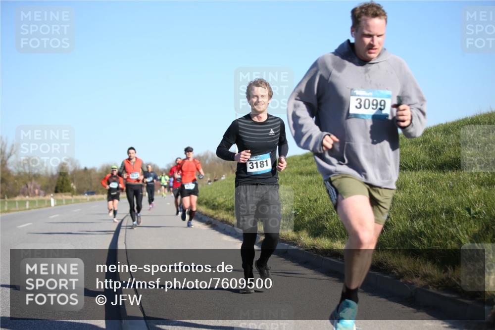 06.04.2025 - 44. Internationalen Wilhelmsburger Insellauf Jannik Wohlers http://msf.ph/oto/7609500 06.04.2025 09:23:36 Laufen 3181, 3099 meine-sportfotos.de