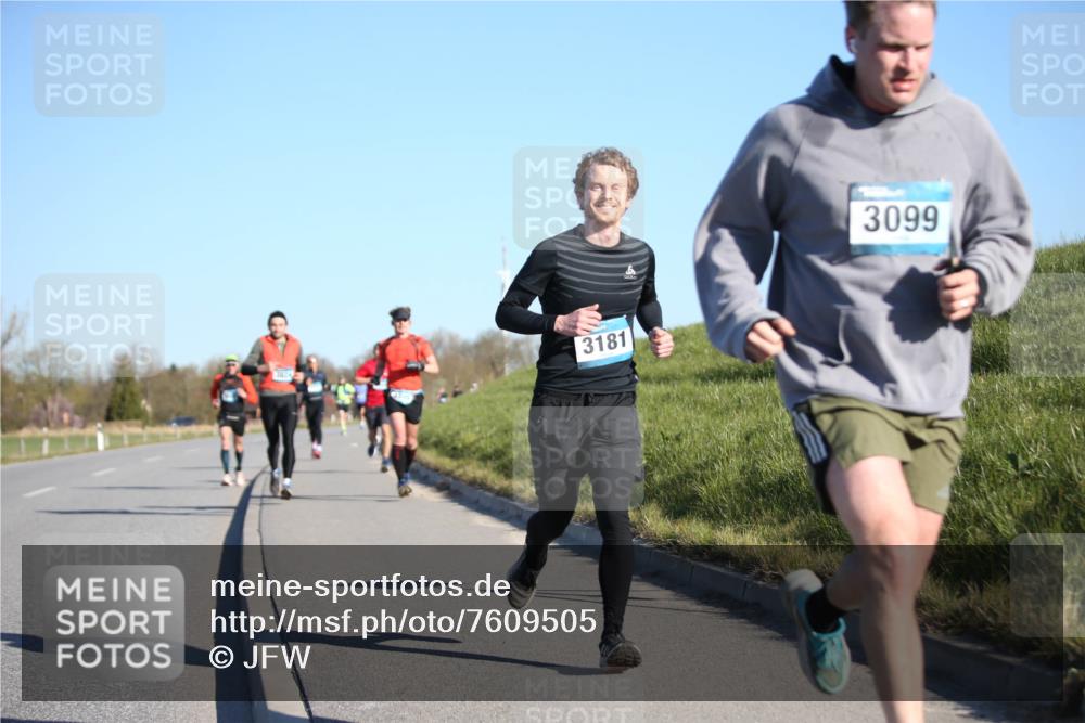 06.04.2025 - 44. Internationalen Wilhelmsburger Insellauf Jannik Wohlers http://msf.ph/oto/7609505 06.04.2025 09:23:37 Laufen 3181, 3099 meine-sportfotos.de