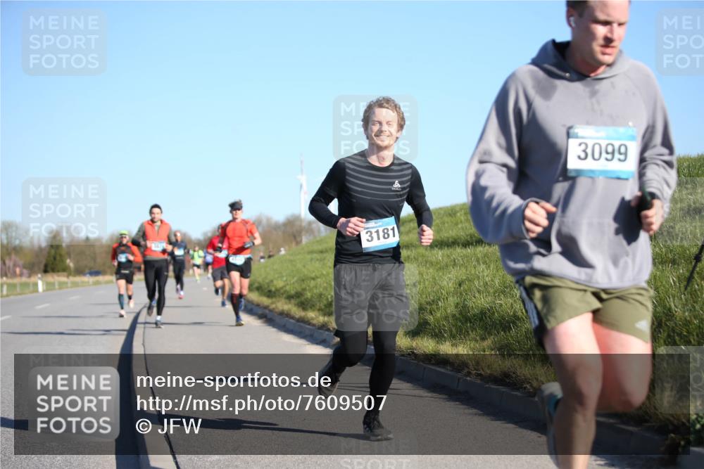 06.04.2025 - 44. Internationalen Wilhelmsburger Insellauf Jannik Wohlers http://msf.ph/oto/7609507 06.04.2025 09:23:37 Laufen 3181, 3099 meine-sportfotos.de