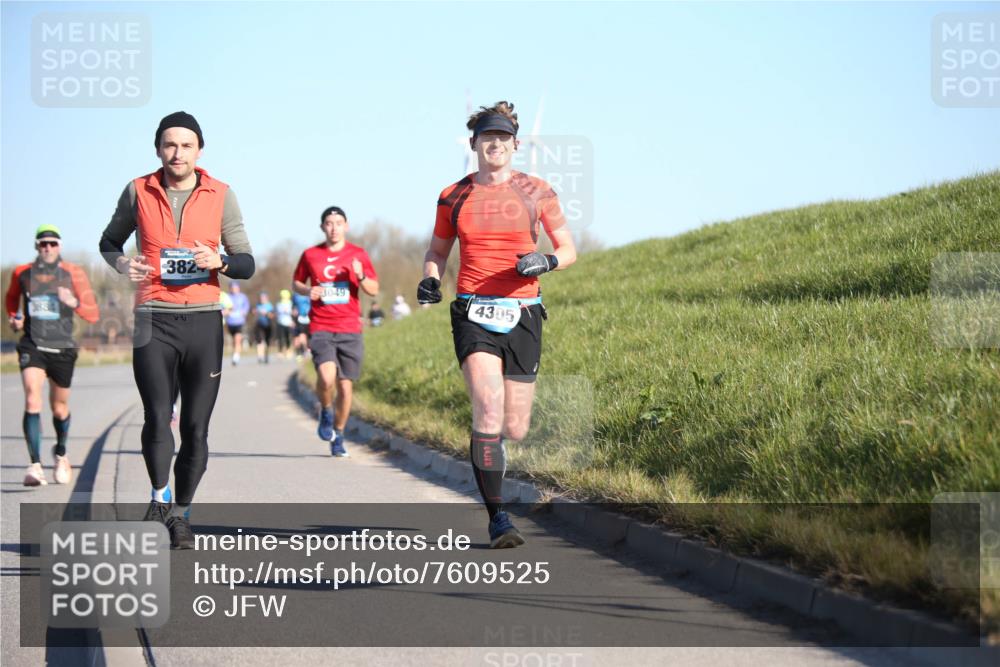 06.04.2025 - 44. Internationalen Wilhelmsburger Insellauf Jannik Wohlers http://msf.ph/oto/7609525 06.04.2025 09:23:39 Laufen 388, 382, 3049, 4305, 14 meine-sportfotos.de