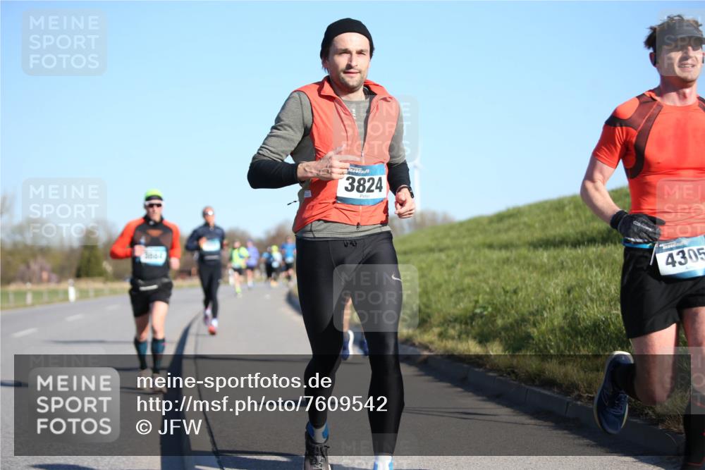 06.04.2025 - 44. Internationalen Wilhelmsburger Insellauf Jannik Wohlers http://msf.ph/oto/7609542 06.04.2025 09:23:41 Laufen 3824, 1928, 4305 meine-sportfotos.de