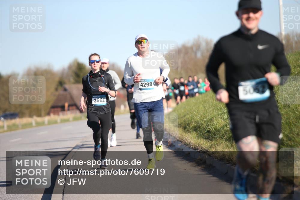 06.04.2025 - 44. Internationalen Wilhelmsburger Insellauf Jannik Wohlers http://msf.ph/oto/7609719 06.04.2025 09:24:04 Laufen 3562, 4298 meine-sportfotos.de