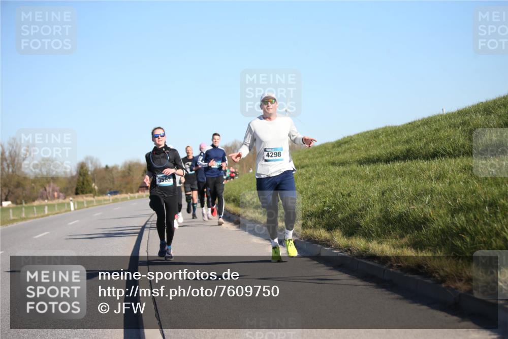 06.04.2025 - 44. Internationalen Wilhelmsburger Insellauf Jannik Wohlers http://msf.ph/oto/7609750 06.04.2025 09:24:07 Laufen 3562, 4298 meine-sportfotos.de