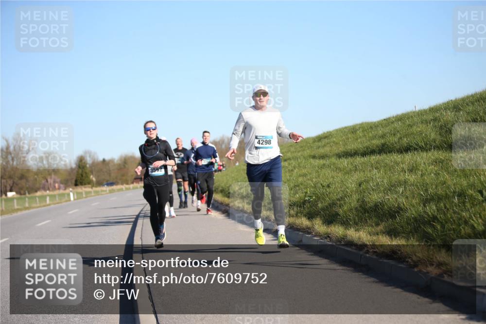 06.04.2025 - 44. Internationalen Wilhelmsburger Insellauf Jannik Wohlers http://msf.ph/oto/7609752 06.04.2025 09:24:07 Laufen 3562, 4298 meine-sportfotos.de