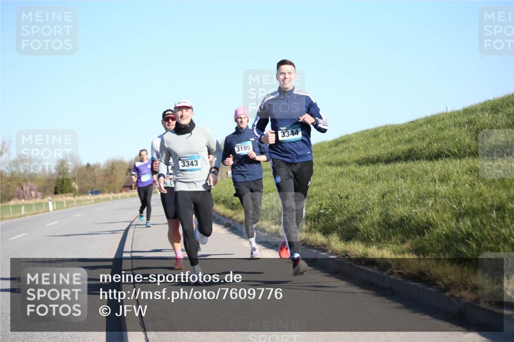 06.04.2025 - 44. Internationalen Wilhelmsburger Insellauf Jannik Wohlers http://msf.ph/oto/7609776 06.04.2025 09:24:10 Laufen 3343, 3195, 3344 meine-sportfotos.de