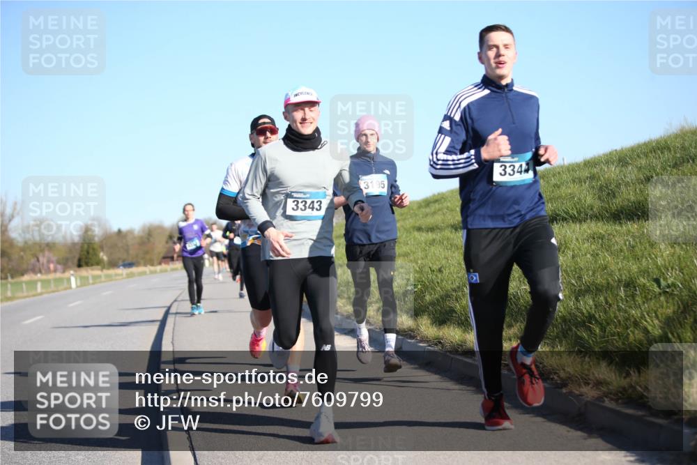 06.04.2025 - 44. Internationalen Wilhelmsburger Insellauf Jannik Wohlers http://msf.ph/oto/7609799 06.04.2025 09:24:11 Laufen 3343, 3195, 3344 meine-sportfotos.de