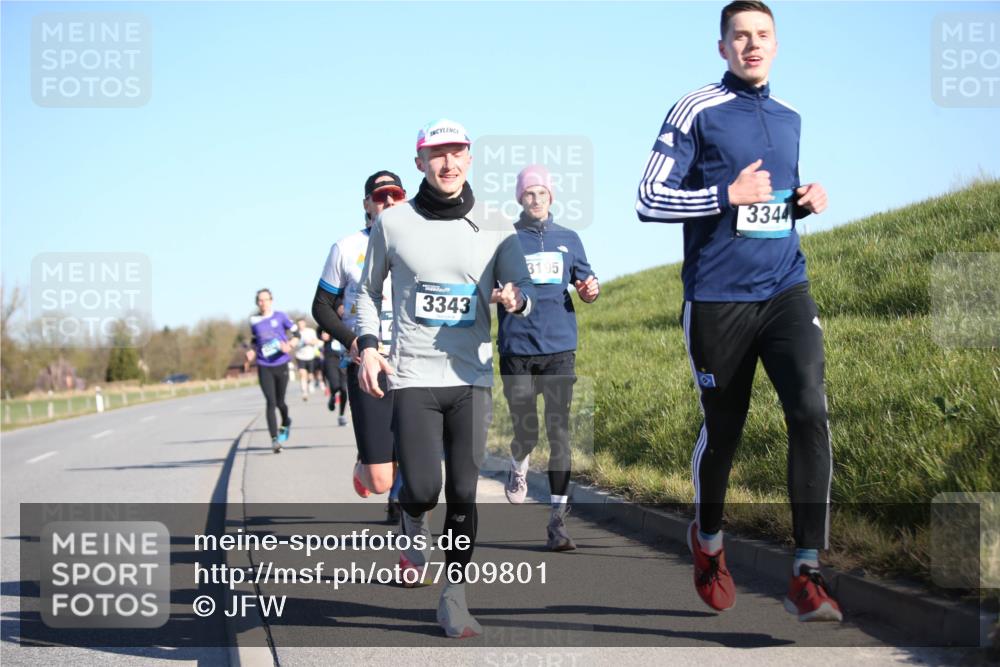 06.04.2025 - 44. Internationalen Wilhelmsburger Insellauf Jannik Wohlers http://msf.ph/oto/7609801 06.04.2025 09:24:11 Laufen 3343, 3195, 3344 meine-sportfotos.de