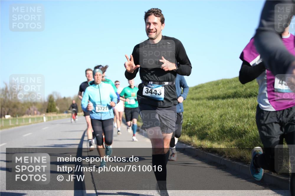 06.04.2025 - 44. Internationalen Wilhelmsburger Insellauf Jannik Wohlers http://msf.ph/oto/7610016 06.04.2025 09:24:27 Laufen 3721, 40, 3443, 3800, 45 meine-sportfotos.de
