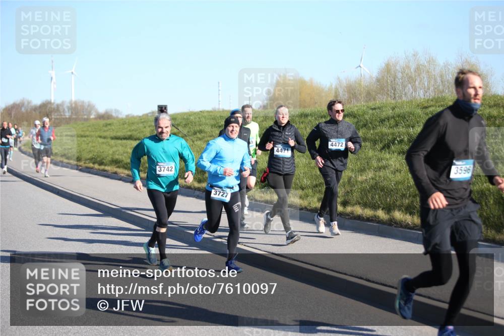 06.04.2025 - 44. Internationalen Wilhelmsburger Insellauf Jannik Wohlers http://msf.ph/oto/7610097 06.04.2025 09:25:25 Laufen 3742, 3727, 4471, 4472, 3596 meine-sportfotos.de