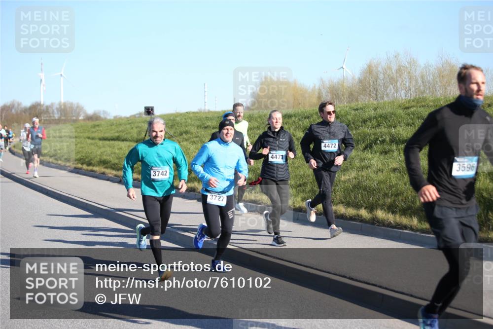06.04.2025 - 44. Internationalen Wilhelmsburger Insellauf Jannik Wohlers http://msf.ph/oto/7610102 06.04.2025 09:25:25 Laufen 3742, 3727, 4471, 4472, 3596 meine-sportfotos.de