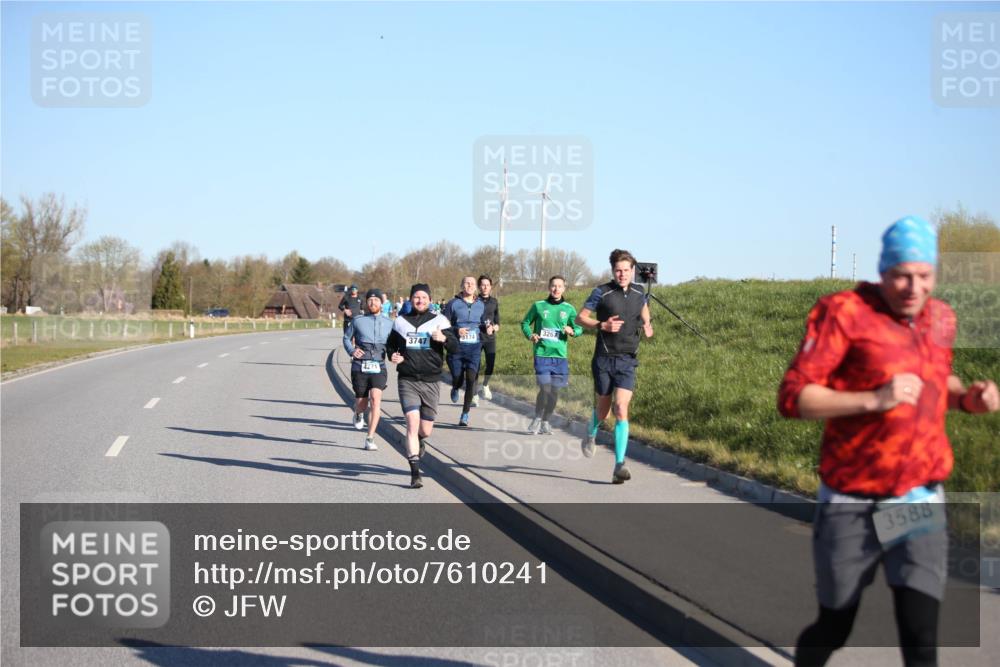 06.04.2025 - 44. Internationalen Wilhelmsburger Insellauf Jannik Wohlers http://msf.ph/oto/7610241 06.04.2025 09:25:36 Laufen 4271, 3747, 3174, 3267, 3588 meine-sportfotos.de
