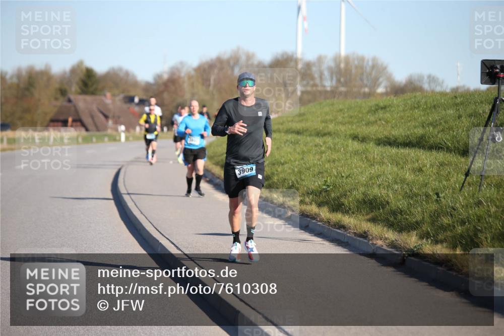 06.04.2025 - 44. Internationalen Wilhelmsburger Insellauf Jannik Wohlers http://msf.ph/oto/7610308 06.04.2025 09:25:43 Laufen 3808, 3909 meine-sportfotos.de