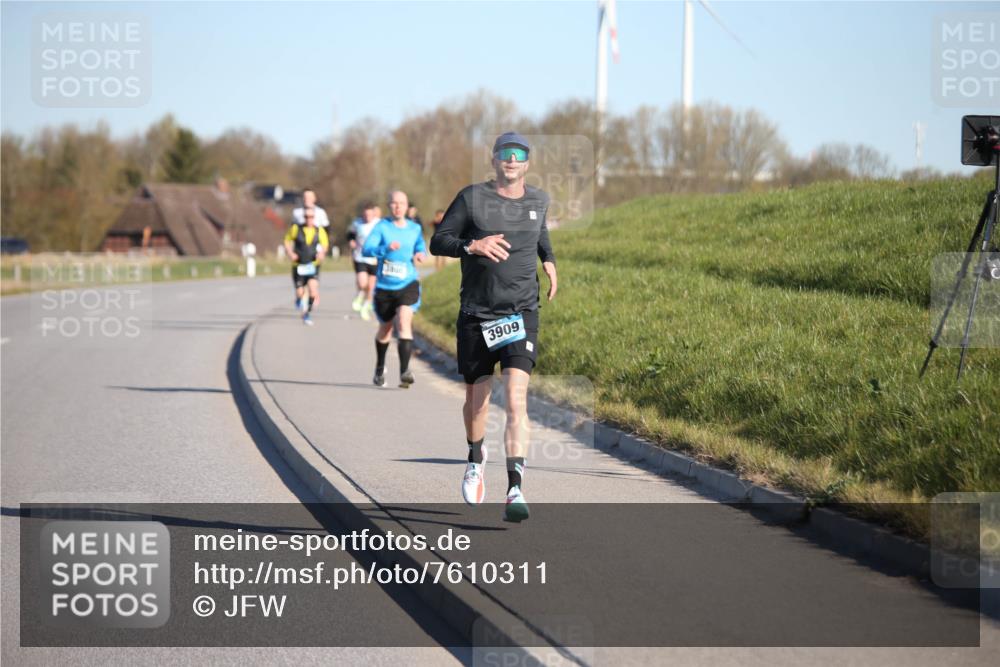 06.04.2025 - 44. Internationalen Wilhelmsburger Insellauf Jannik Wohlers http://msf.ph/oto/7610311 06.04.2025 09:25:43 Laufen 3806, 3909 meine-sportfotos.de