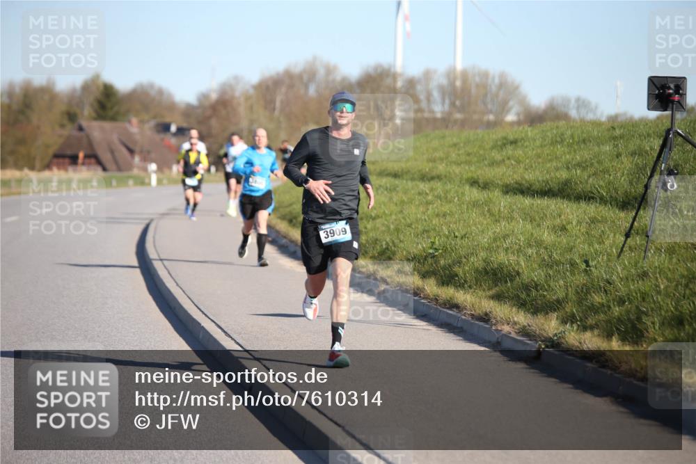 06.04.2025 - 44. Internationalen Wilhelmsburger Insellauf Jannik Wohlers http://msf.ph/oto/7610314 06.04.2025 09:25:43 Laufen 3806, 3909 meine-sportfotos.de