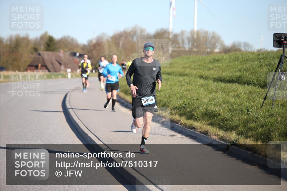 06.04.2025 - 44. Internationalen Wilhelmsburger Insellauf Jannik Wohlers http://msf.ph/oto/7610317 06.04.2025 09:25:43 Laufen 3808, 3909 meine-sportfotos.de
