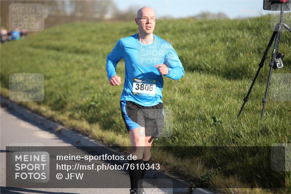 06.04.2025 - 44. Internationalen Wilhelmsburger Insellauf Jannik Wohlers http://msf.ph/oto/7610343 06.04.2025 09:25:48 Laufen 3806 meine-sportfotos.de