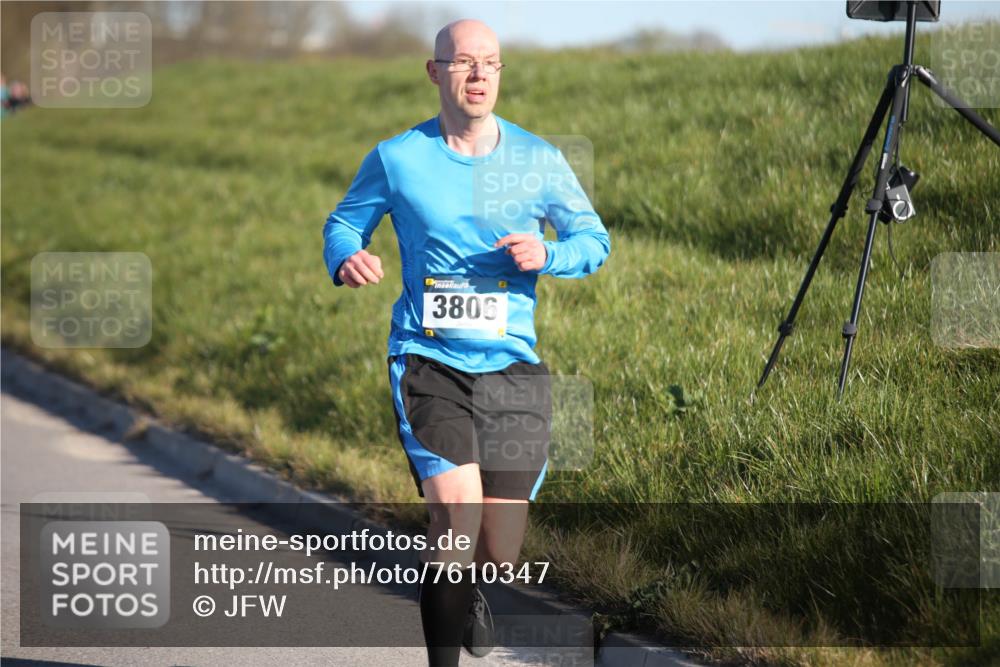 06.04.2025 - 44. Internationalen Wilhelmsburger Insellauf Jannik Wohlers http://msf.ph/oto/7610347 06.04.2025 09:25:48 Laufen 3806 meine-sportfotos.de