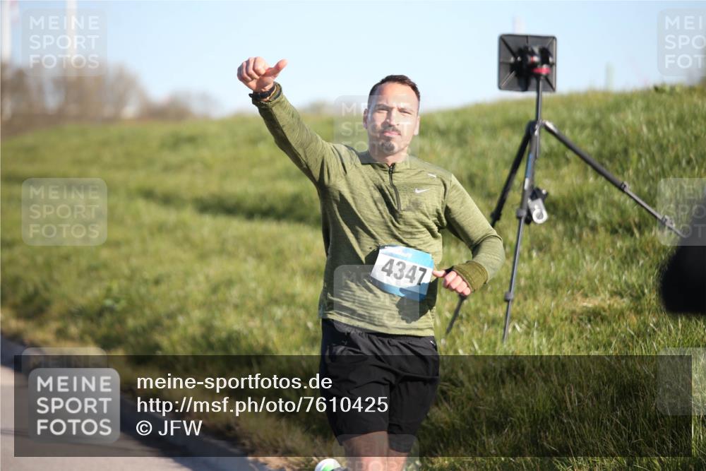 06.04.2025 - 44. Internationalen Wilhelmsburger Insellauf Jannik Wohlers http://msf.ph/oto/7610425 06.04.2025 09:25:57 Laufen 4347 meine-sportfotos.de