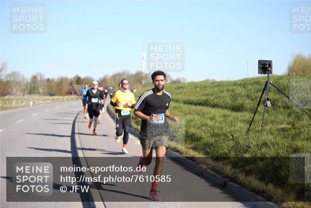 06.04.2025 - 44. Internationalen Wilhelmsburger Insellauf Jannik Wohlers http://msf.ph/oto/7610585 06.04.2025 09:26:11 Laufen 4584 meine-sportfotos.de