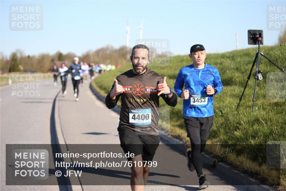06.04.2025 - 44. Internationalen Wilhelmsburger Insellauf Jannik Wohlers http://msf.ph/oto/7610799 06.04.2025 09:26:27 Laufen 3453, 4400 meine-sportfotos.de