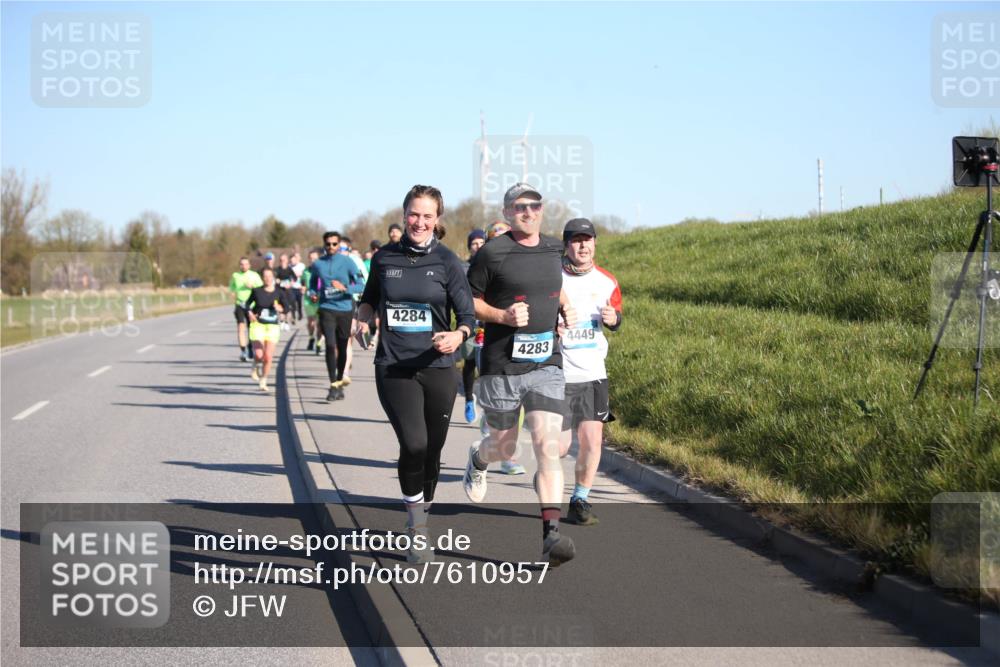 06.04.2025 - 44. Internationalen Wilhelmsburger Insellauf Jannik Wohlers http://msf.ph/oto/7610957 06.04.2025 09:26:40 Laufen 4284, 4449, 4283 meine-sportfotos.de