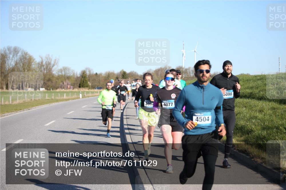 06.04.2025 - 44. Internationalen Wilhelmsburger Insellauf Jannik Wohlers http://msf.ph/oto/7611029 06.04.2025 09:26:44 Laufen 34, 17, 3962, 4077, 4504, 5098 meine-sportfotos.de