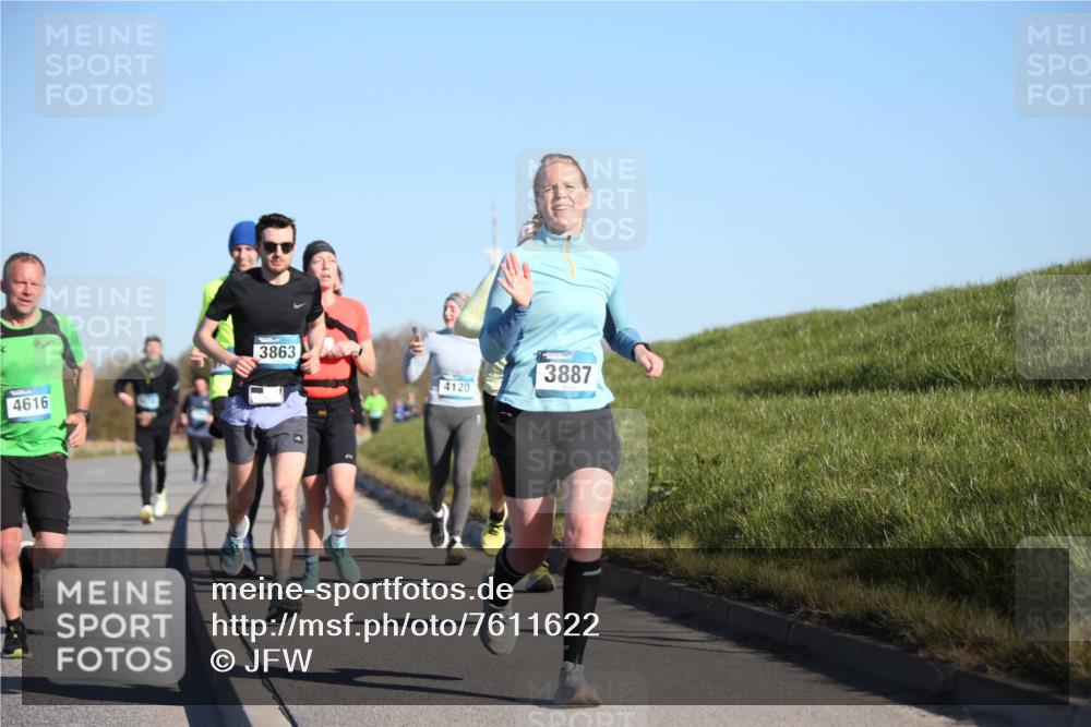 06.04.2025 - 44. Internationalen Wilhelmsburger Insellauf Jannik Wohlers http://msf.ph/oto/7611622 06.04.2025 09:27:36 Laufen 3863, 4616, 4120, 3887 meine-sportfotos.de