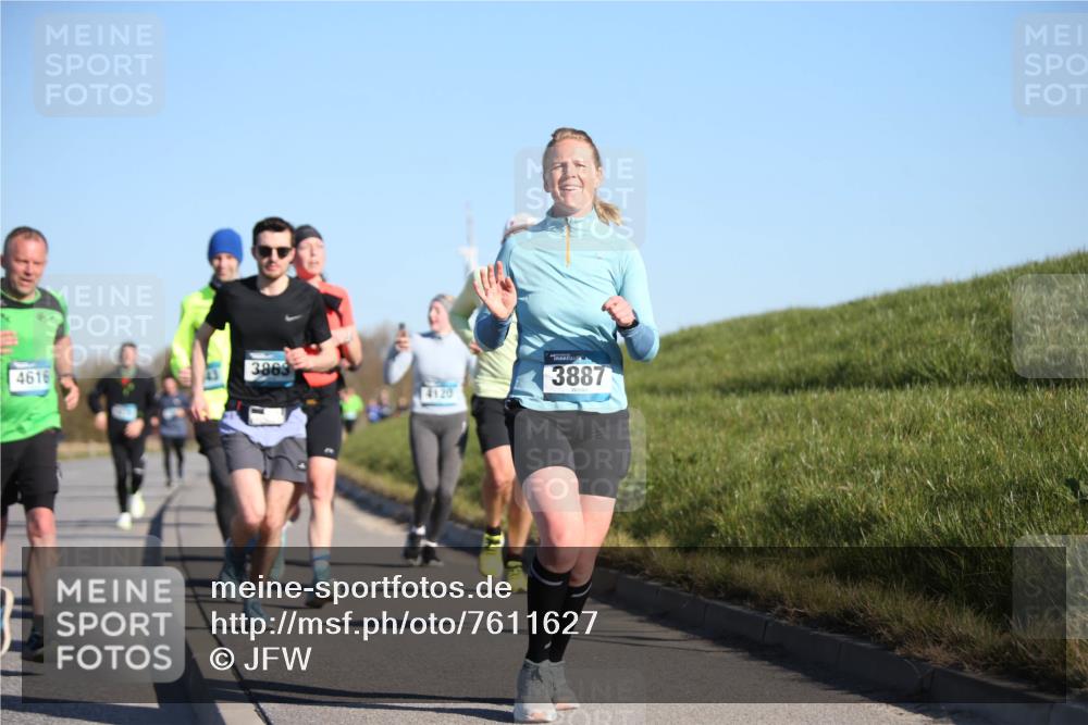 06.04.2025 - 44. Internationalen Wilhelmsburger Insellauf Jannik Wohlers http://msf.ph/oto/7611627 06.04.2025 09:27:36 Laufen 3863, 4616, 4120, 3887 meine-sportfotos.de