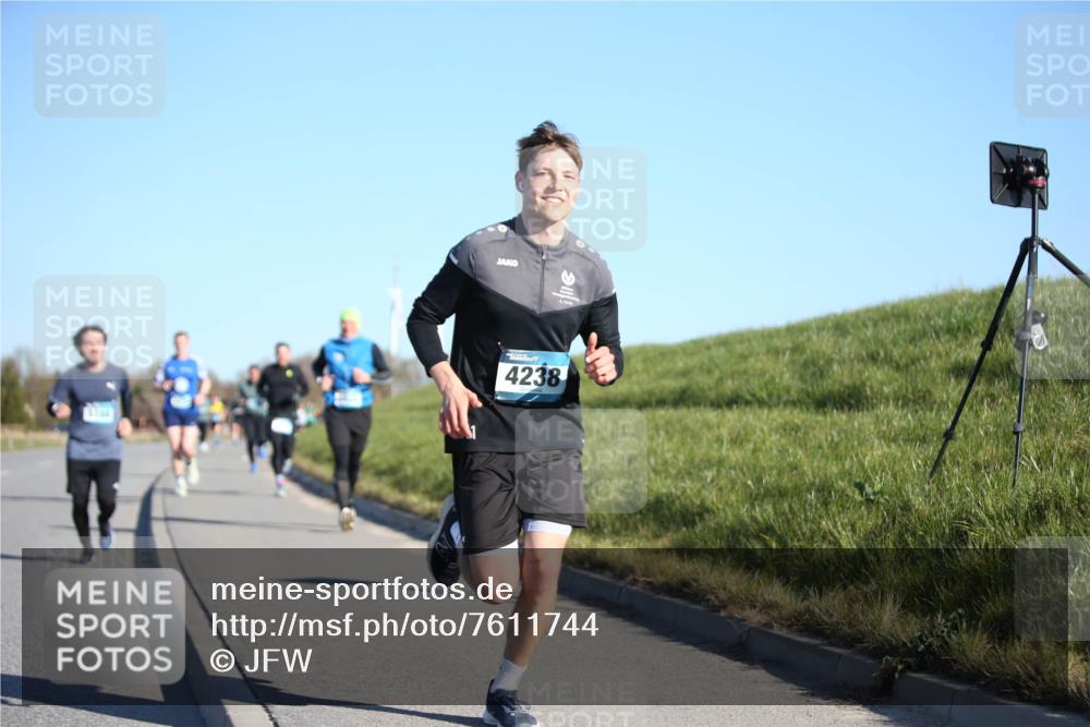 06.04.2025 - 44. Internationalen Wilhelmsburger Insellauf Jannik Wohlers http://msf.ph/oto/7611744 06.04.2025 09:27:45 Laufen 4238 meine-sportfotos.de