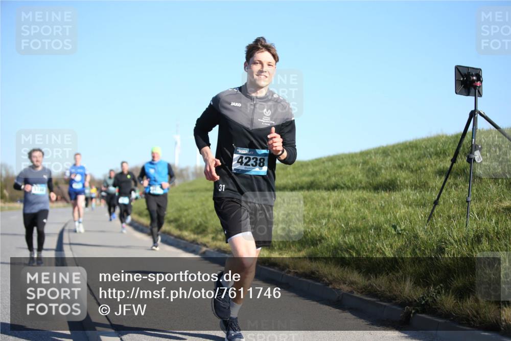 06.04.2025 - 44. Internationalen Wilhelmsburger Insellauf Jannik Wohlers http://msf.ph/oto/7611746 06.04.2025 09:27:45 Laufen 31, 4238 meine-sportfotos.de