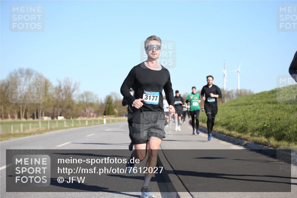 06.04.2025 - 44. Internationalen Wilhelmsburger Insellauf Jannik Wohlers http://msf.ph/oto/7612027 06.04.2025 09:28:06 Laufen 3177, 3503 meine-sportfotos.de
