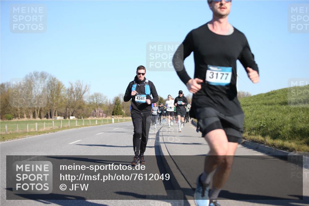 06.04.2025 - 44. Internationalen Wilhelmsburger Insellauf Jannik Wohlers http://msf.ph/oto/7612049 06.04.2025 09:28:07 Laufen 4346, 4389, 3177 meine-sportfotos.de