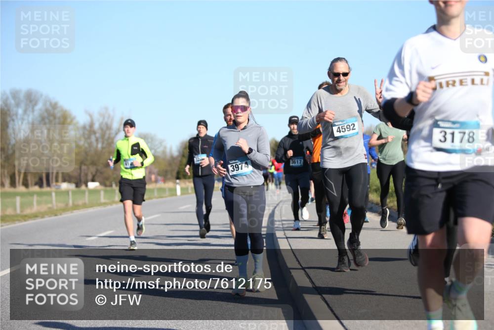 06.04.2025 - 44. Internationalen Wilhelmsburger Insellauf Jannik Wohlers http://msf.ph/oto/7612175 06.04.2025 09:28:16 Laufen 320, 3974, 3617, 4592, 3178 meine-sportfotos.de