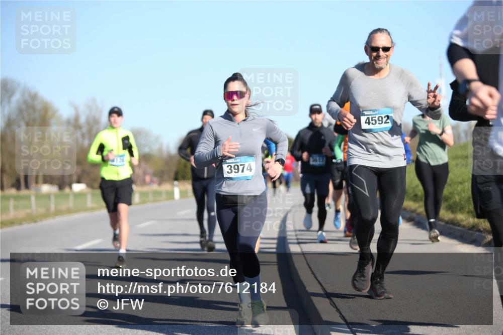 06.04.2025 - 44. Internationalen Wilhelmsburger Insellauf Jannik Wohlers http://msf.ph/oto/7612184 06.04.2025 09:28:16 Laufen 3974, 3617, 4592 meine-sportfotos.de