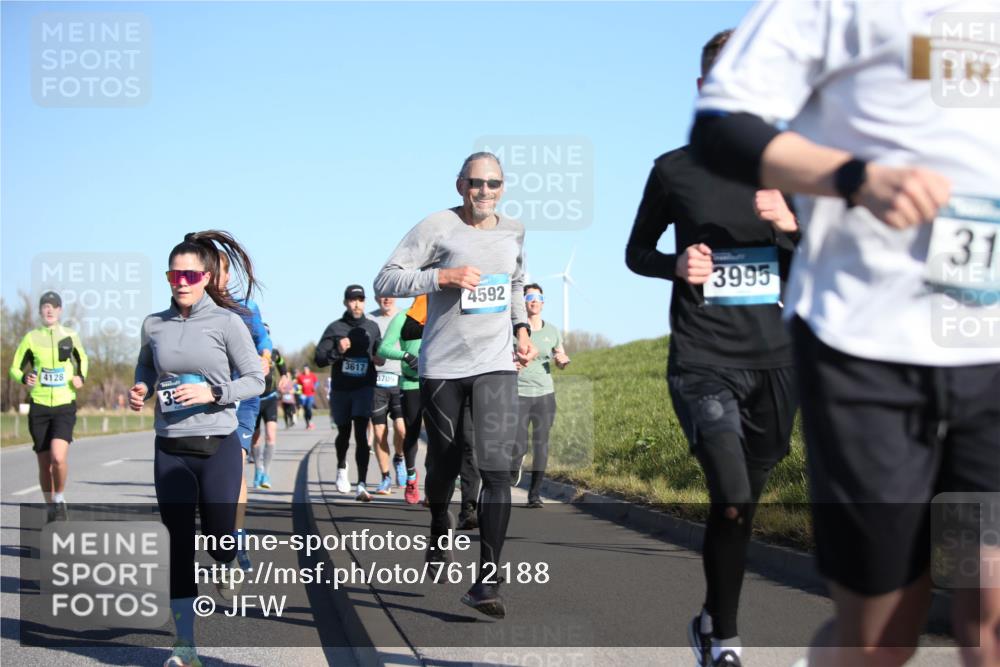 06.04.2025 - 44. Internationalen Wilhelmsburger Insellauf Jannik Wohlers http://msf.ph/oto/7612188 06.04.2025 09:28:17 Laufen 4128, 3617, 3709, 4592, 3995, 31 meine-sportfotos.de