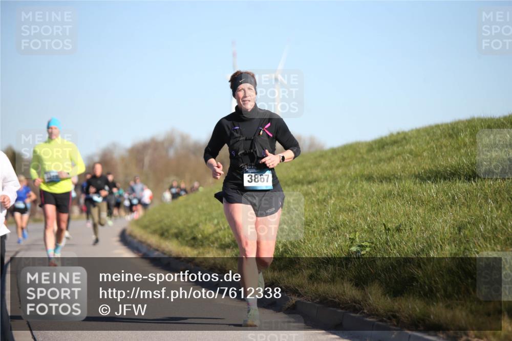 06.04.2025 - 44. Internationalen Wilhelmsburger Insellauf Jannik Wohlers http://msf.ph/oto/7612338 06.04.2025 09:28:30 Laufen 3867 meine-sportfotos.de