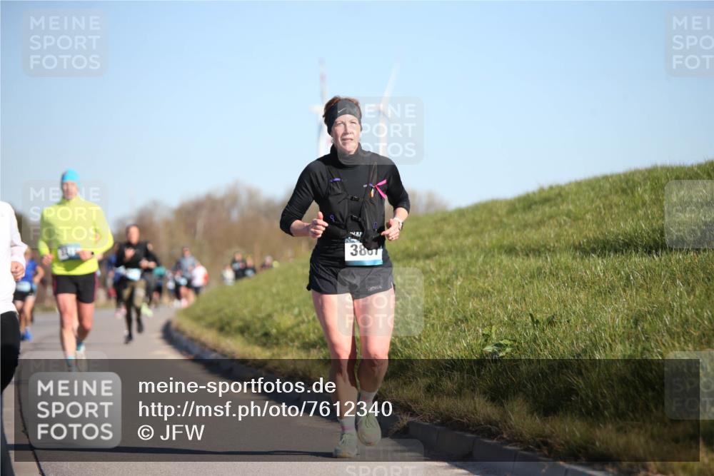 06.04.2025 - 44. Internationalen Wilhelmsburger Insellauf Jannik Wohlers http://msf.ph/oto/7612340 06.04.2025 09:28:30 Laufen 3807 meine-sportfotos.de