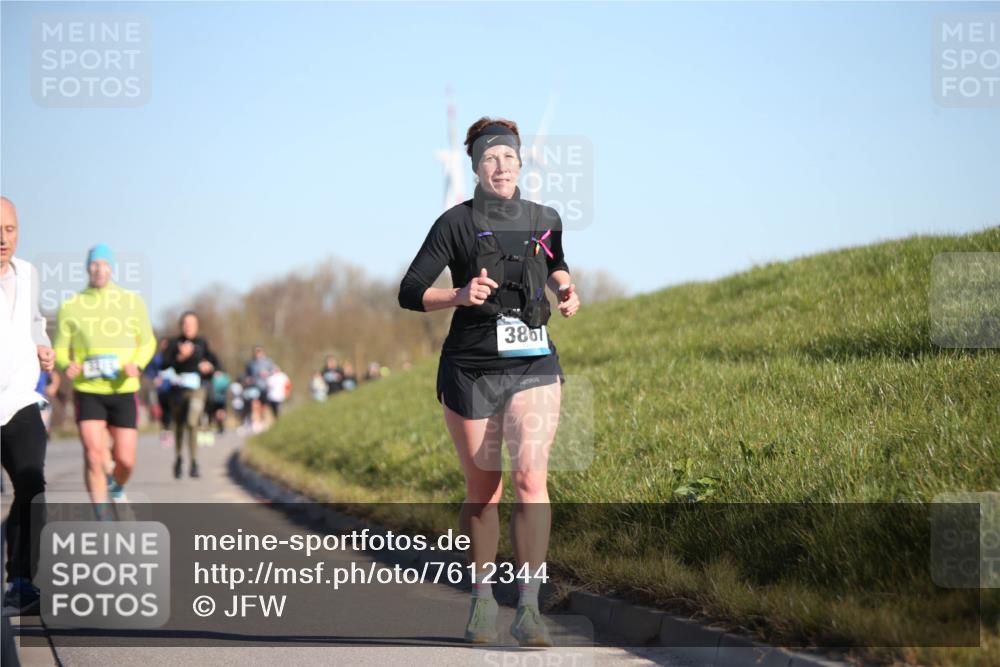 06.04.2025 - 44. Internationalen Wilhelmsburger Insellauf Jannik Wohlers http://msf.ph/oto/7612344 06.04.2025 09:28:30 Laufen 3867 meine-sportfotos.de