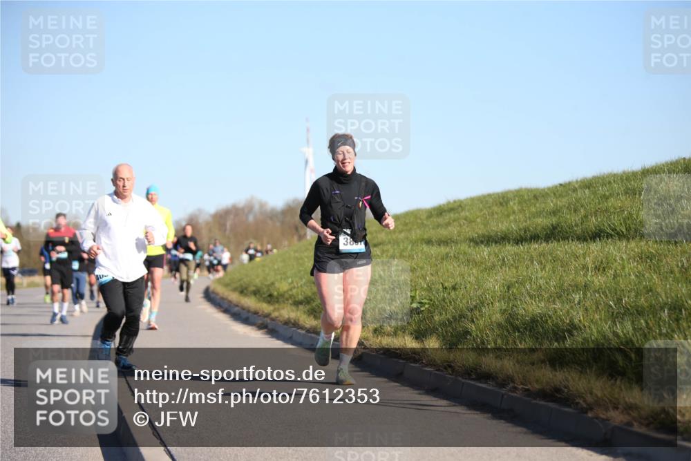 06.04.2025 - 44. Internationalen Wilhelmsburger Insellauf Jannik Wohlers http://msf.ph/oto/7612353 06.04.2025 09:28:30 Laufen 38 meine-sportfotos.de
