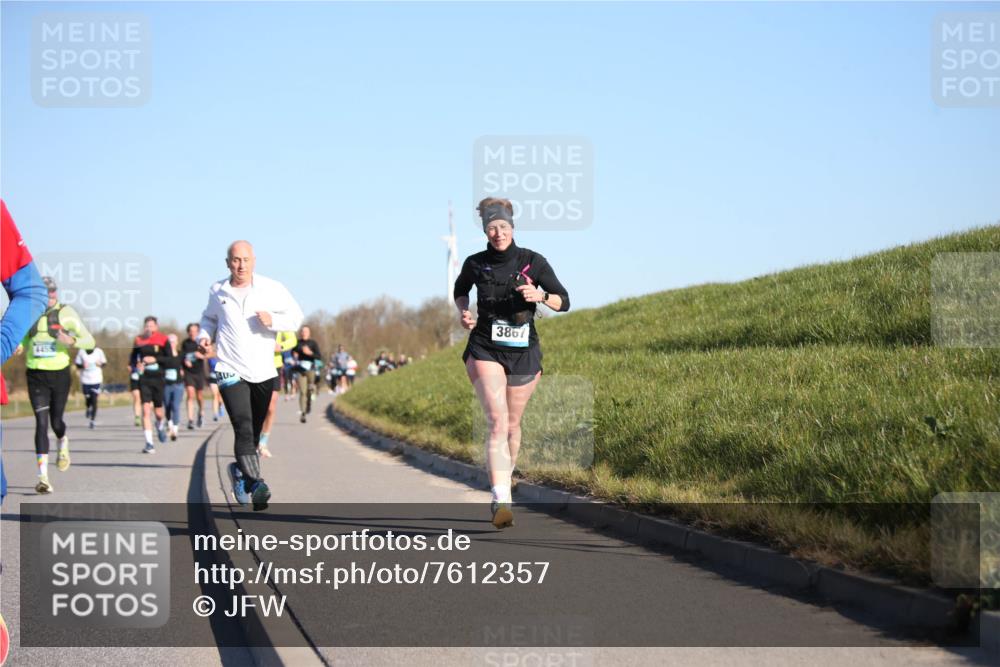 06.04.2025 - 44. Internationalen Wilhelmsburger Insellauf Jannik Wohlers http://msf.ph/oto/7612357 06.04.2025 09:28:30 Laufen 4455, 3867 meine-sportfotos.de